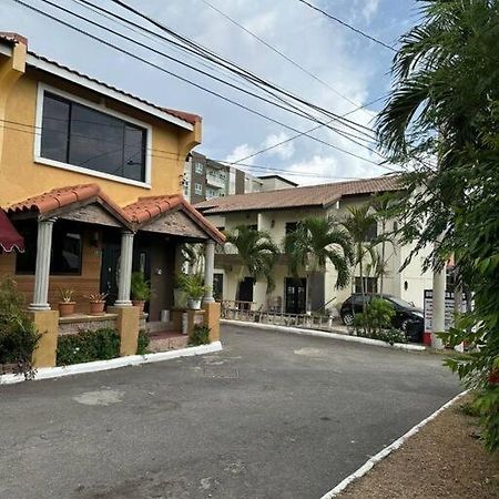 The Jewel Apartment Kingston Exterior foto