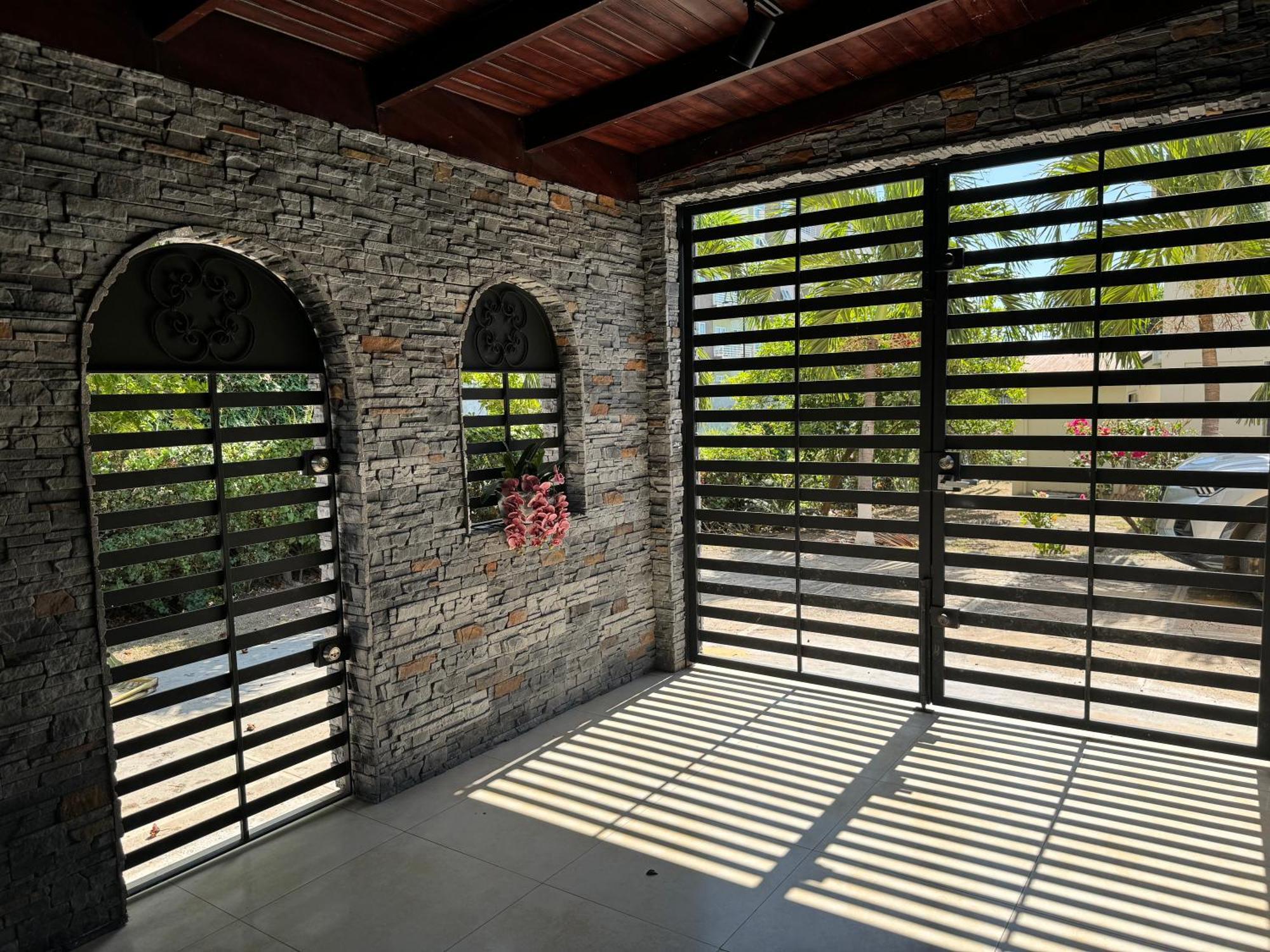 The Jewel Apartment Kingston Exterior foto